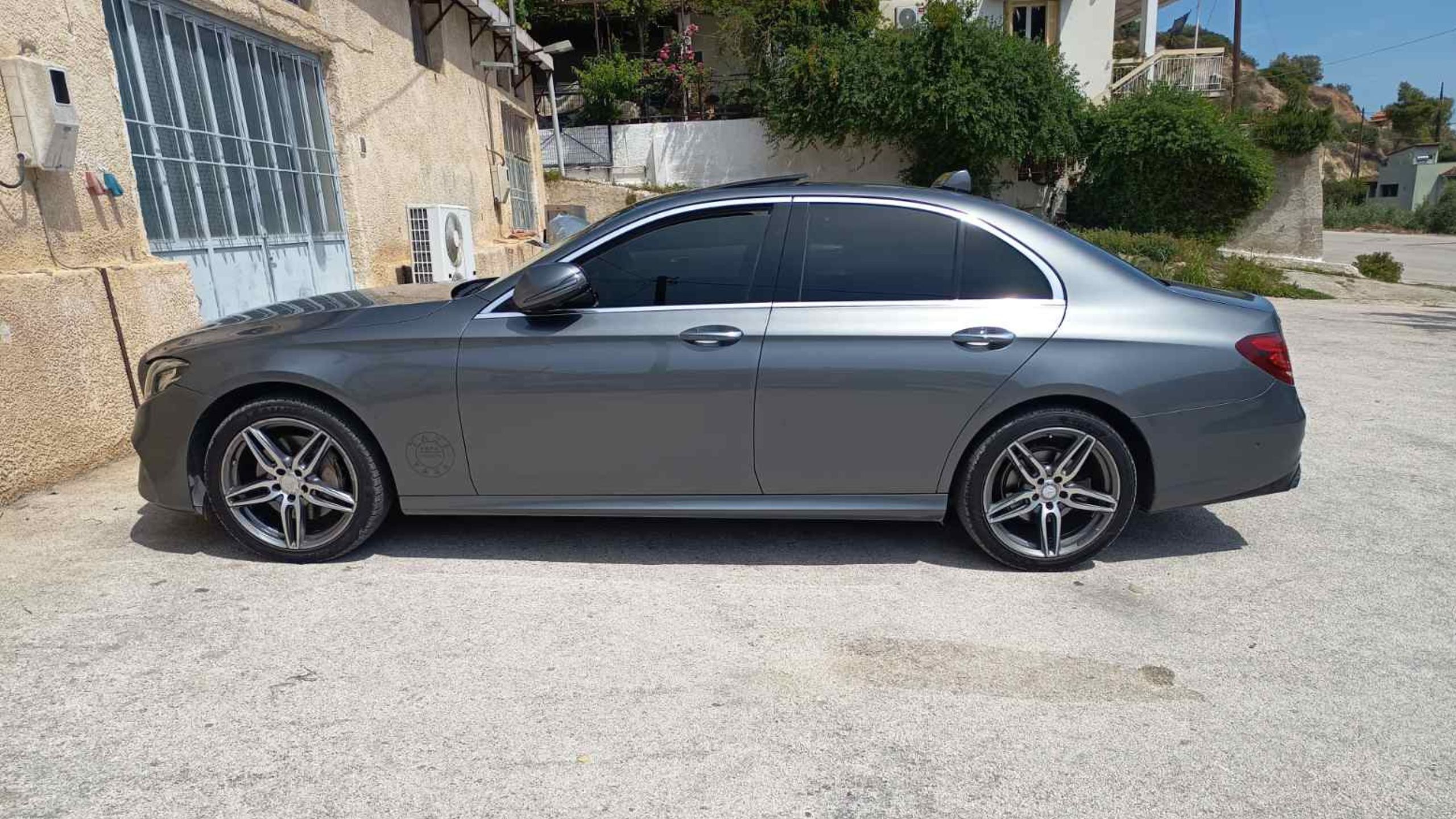 grey mercedes taxi xylokastro